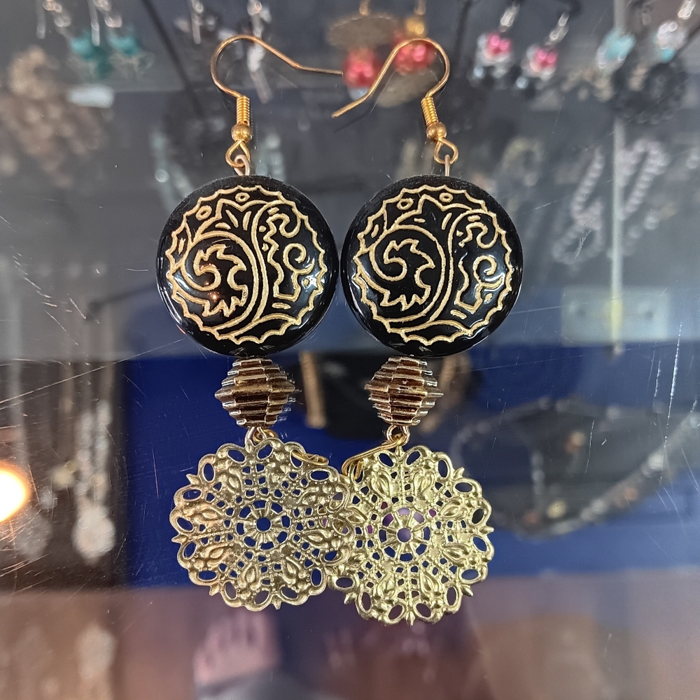 Elegant Gold and Black Filigree Earrings